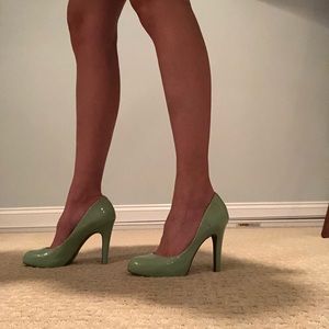 Jessica Simpson mint pumps